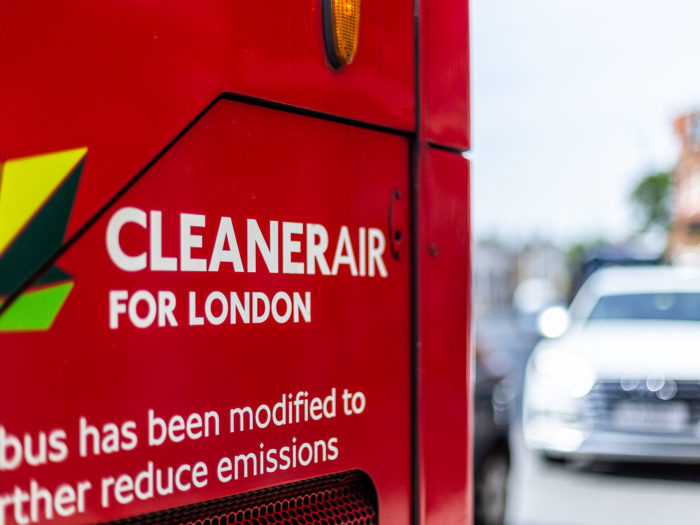 Back of a London bus saying 'cleaner air for London'