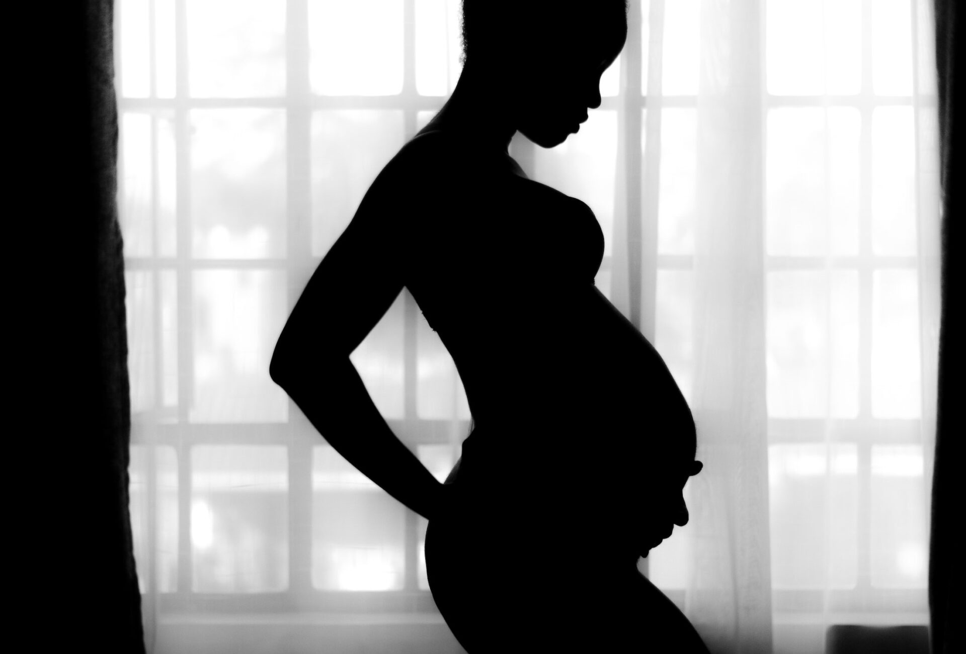 Pregnant woman in silhouette by Mustafa Omar