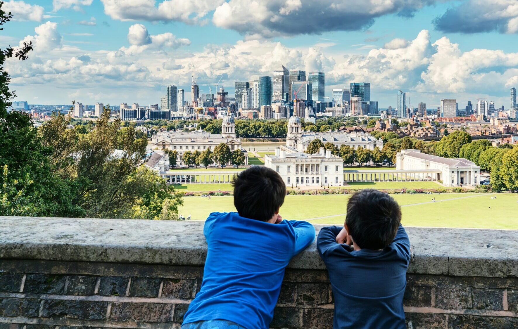 Children look out over London, photograph by Fas Khan